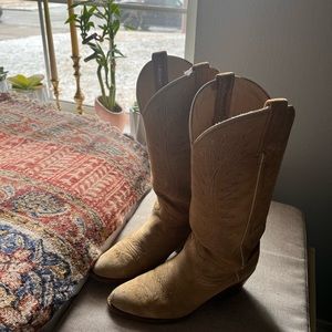 Perfect vintage cowboy boots